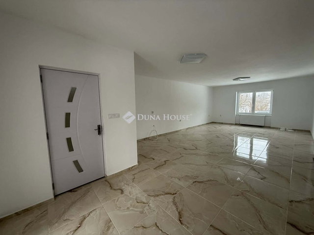 Eladó családi ház, Cecén 69.8 M Ft, 4 szobás