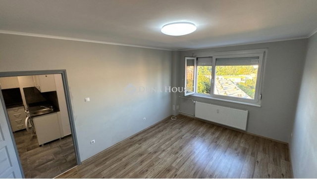 Eladó panellakás, Ajkán 30 M Ft, 2 szobás / költözzbe.hu