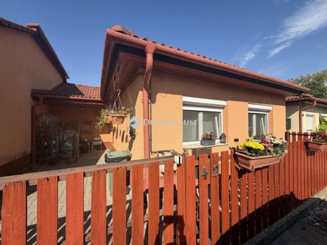 Eladó sorház, Vecsésen 85 M Ft, 4 szobás / költözzbe.hu