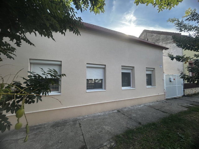 Eladó családi ház, Szegeden, Negyvennyolcas utcában 139.9 M Ft
