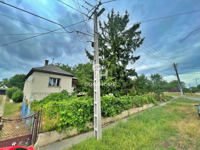 Eladó családi ház, Csetényben 19.5 M Ft, 1 szobás