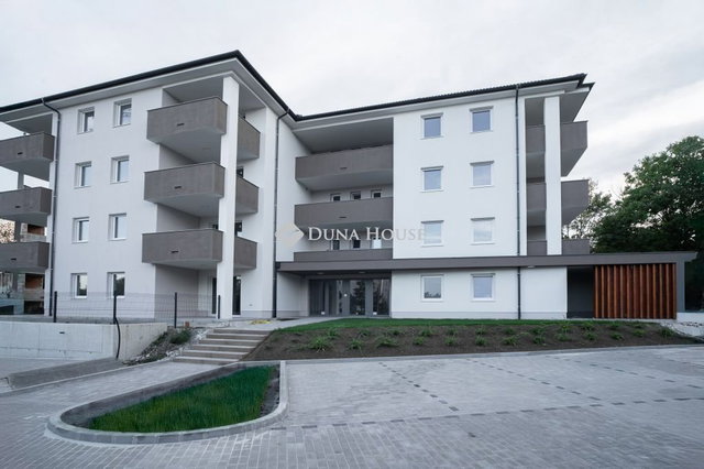Eladó téglalakás, Kőszegen 86.1 M Ft, 3 szobás