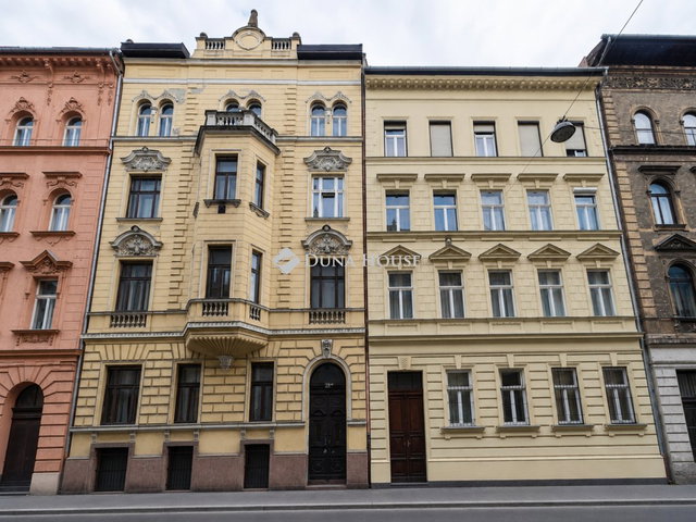 Eladó téglalakás, Budapesten, VI. kerületben 99.8 M Ft, 1 szobás