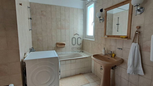 Eladó téglalakás, Budapesten, VI. kerületben 98 M Ft, 2 szobás