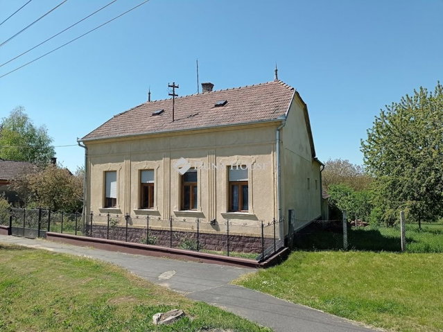 Eladó családi ház, Batykon 44.196 M Ft, 2 szobás