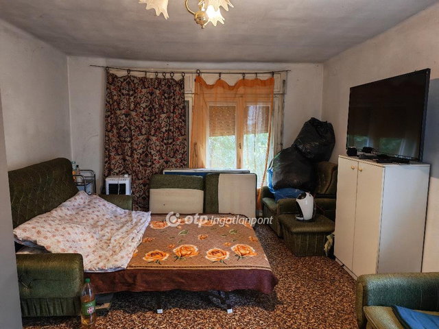 Eladó családi ház, Dombóváron 10.6 M Ft, 1 szobás