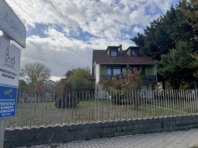 Eladó családi ház, Ádándon 54.9 M Ft, 5 szobás