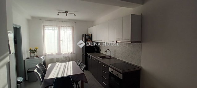 Eladó téglalakás, Kecskeméten 65 M Ft, 4 szobás
