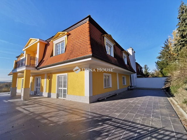 Eladó téglalakás, Budakeszin 135 M Ft, 4 szobás