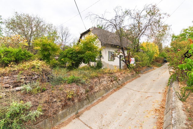 Eladó családi ház, Szekszárdon 9.9 M Ft, 2 szobás