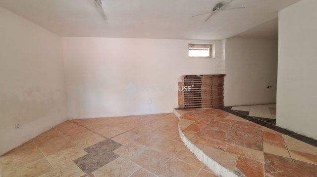 Eladó családi ház, Pécsett 49.9 M Ft, 2 szobás