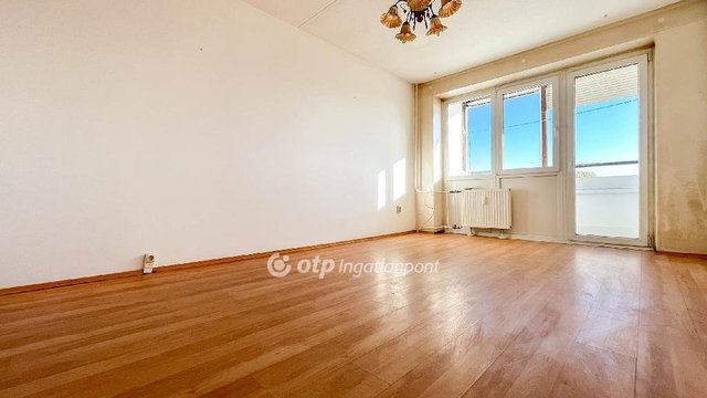 Eladó panellakás, Győrött 44.9 M Ft, 1+2 szobás