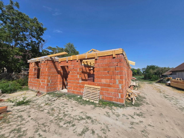 Eladó ikerház, Áporkán 86.99 M Ft, 5 szobás