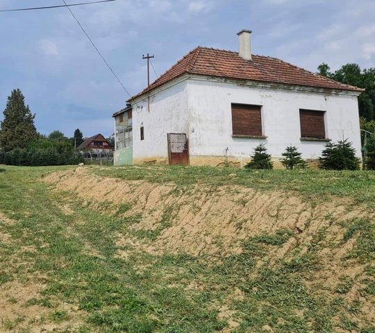 Eladó családi ház, Surdon 10.5 M Ft, 2 szobás