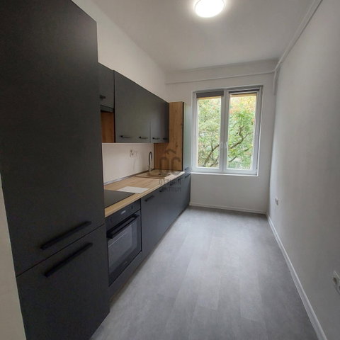 Eladó téglalakás, Pécsett 39 M Ft, 2 szobás