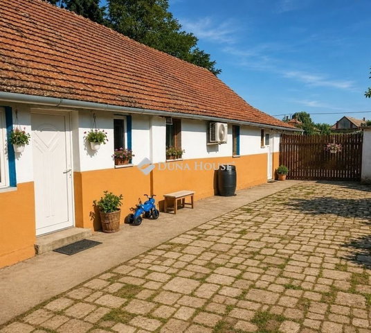 Eladó családi ház, Kiszomboron 28.5 M Ft, 3 szobás