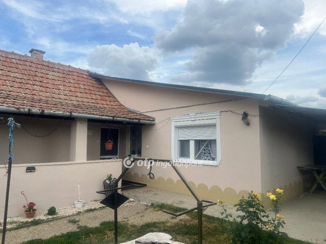 Eladó családi ház, Zsákán 9.7 M Ft, 2+1 szobás