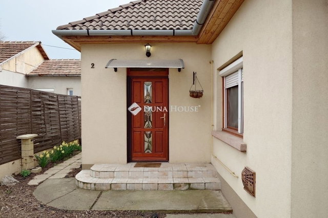 Eladó családi ház, Kecskeméten 74.99 M Ft, 4 szobás