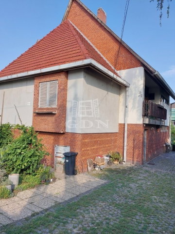Eladó családi ház, Székesfehérvárott 89.9 M Ft, 6 szobás