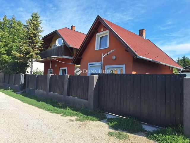 Eladó családi ház, Bicskén 105 M Ft, 4 szobás