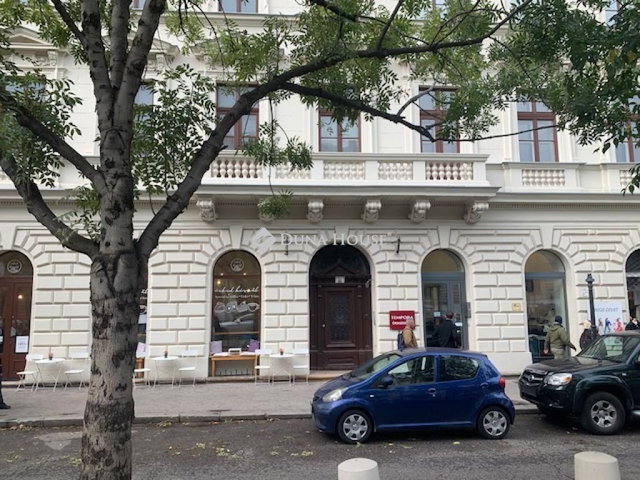 Eladó téglalakás, Budapesten, VI. kerületben, Andrássy úton