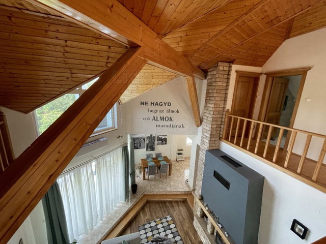 Eladó családi ház, Vértesszőlősön 165 M Ft, 4 szobás