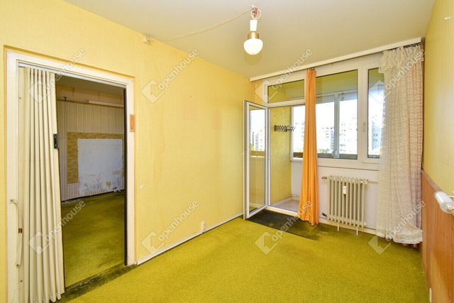 Eladó panellakás, Szegeden 67.999 M Ft, 4 szobás