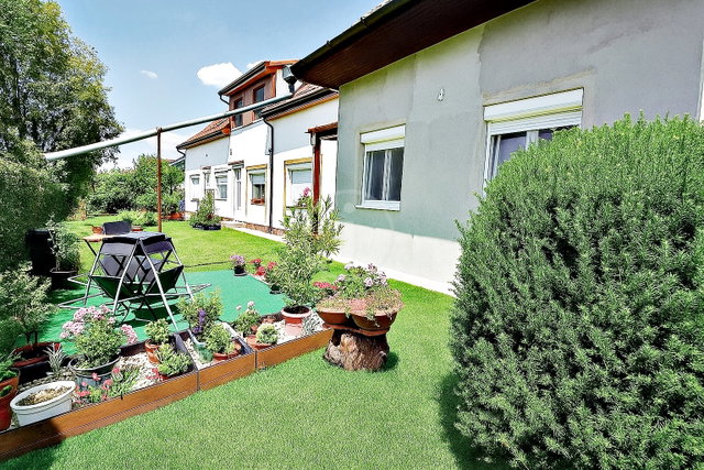 Eladó családi ház, Csömörön 159.9 M Ft, 5 szobás