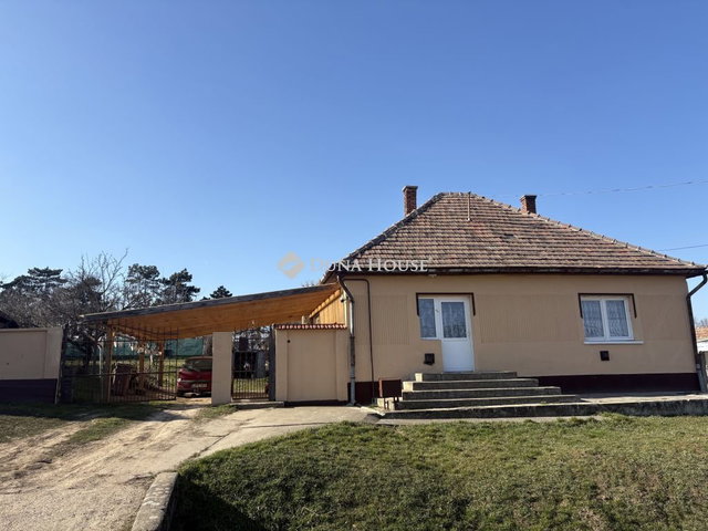 Eladó családi ház, Kállón, Erzsébet Királyné utcában 28 M Ft