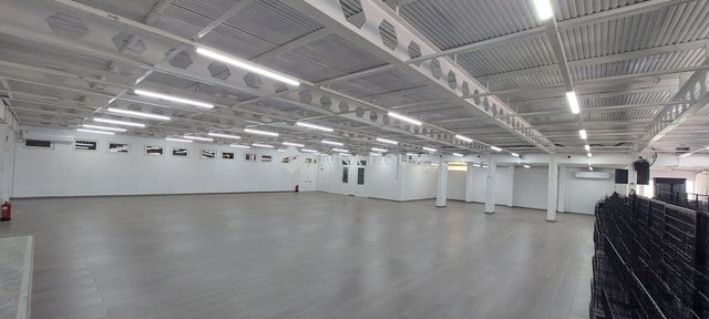 Kiadó üzlethelyiség, Oroszlányban, Mester utcában 600 E Ft / hó