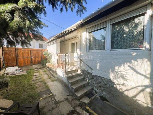 Eladó családi ház, Dorogon 37 M Ft, 2 szobás