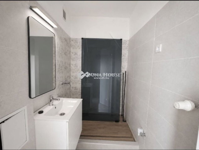 Eladó panellakás, Pécsett 45.99 M Ft, 2 szobás