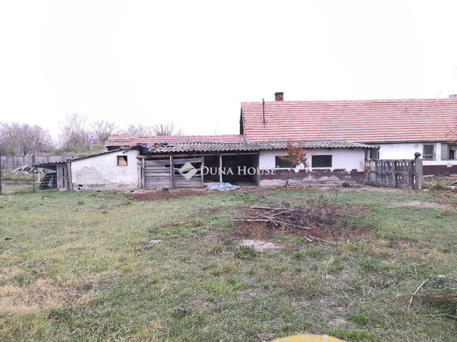 Eladó családi ház, Szabadszálláson 8 M Ft, 2 szobás