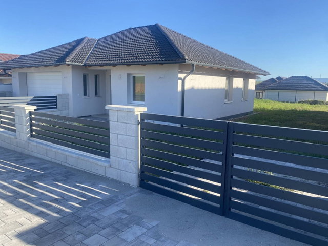 Eladó családi ház, Környén 193.5 M Ft, 5 szobás