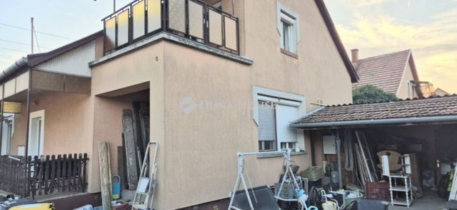Eladó családi ház, Kiskunfélegyházán 64 M Ft, 5 szobás