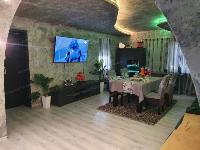 Eladó családi ház, Tiszakécskén 62.9 M Ft, 5 szobás