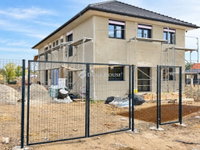 Eladó téglalakás, Cegléden 65 M Ft, 4 szobás