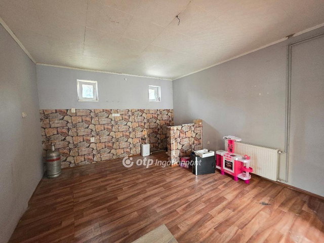 Eladó családi ház, Csöngén 18.9 M Ft, 3 szobás