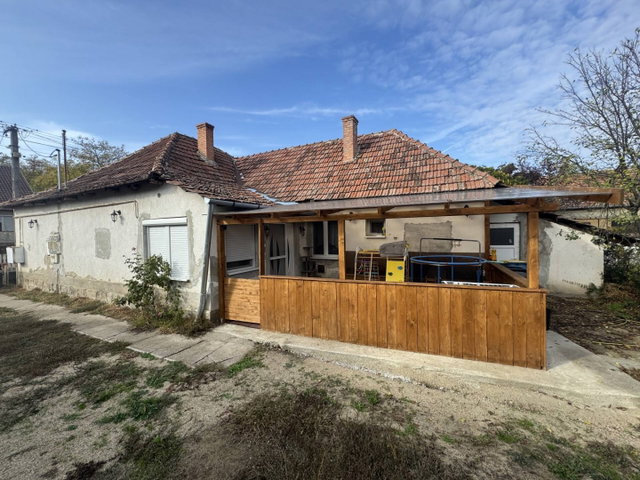 Eladó családi ház, Nyírcsaholyon 30 M Ft, 2 szobás
