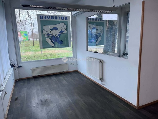 Eladó ipari ingatlan, Szekszárdon 29.999 M Ft