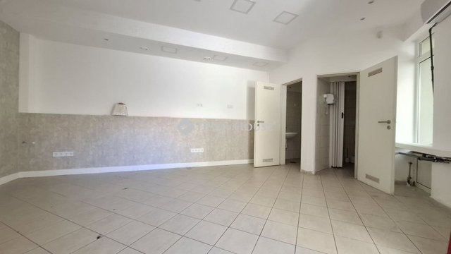 Kiadó üzlethelyiség, Budapesten, III. kerületben 260 E Ft / hó