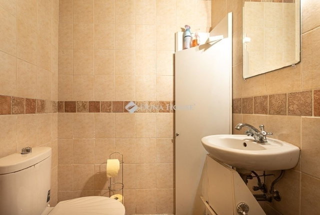 Eladó téglalakás, Budapesten, VI. kerületben 69 M Ft, 1 szobás