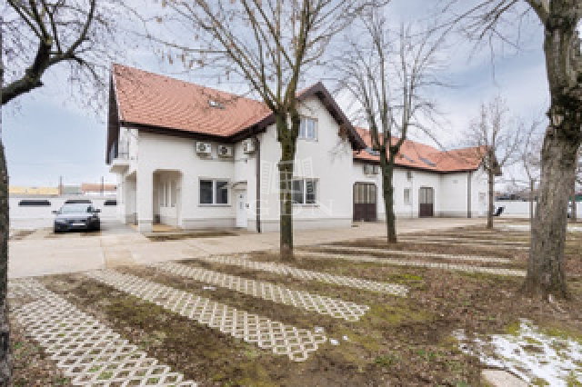 Kiadó ipari ingatlan, Vecsésen 1200 E Ft / hó