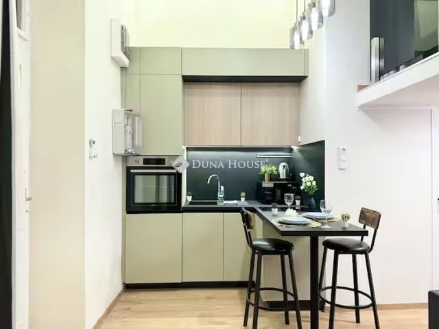 Eladó téglalakás, Budapesten, VI. kerületben 55 M Ft, 1 szobás