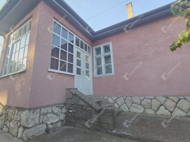 Eladó családi ház, Süttőn 39.99 M Ft, 4 szobás