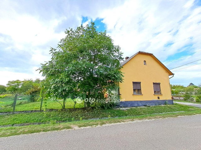 Eladó családi ház, Kocséren 23.5 M Ft, 4 szobás