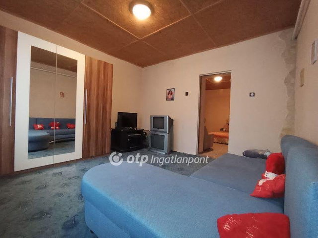 Eladó családi ház, Taron 18 M Ft, 4 szobás