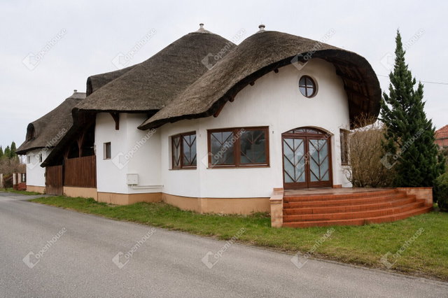 Eladó üzlethelyiség, Fertőszentmiklóson 129 M Ft, 7 szobás