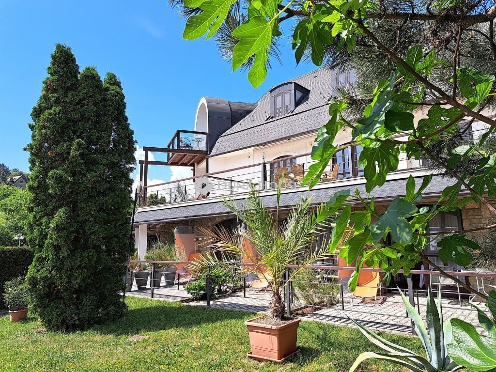 15 bed · 694m² · 895.000.000 ft