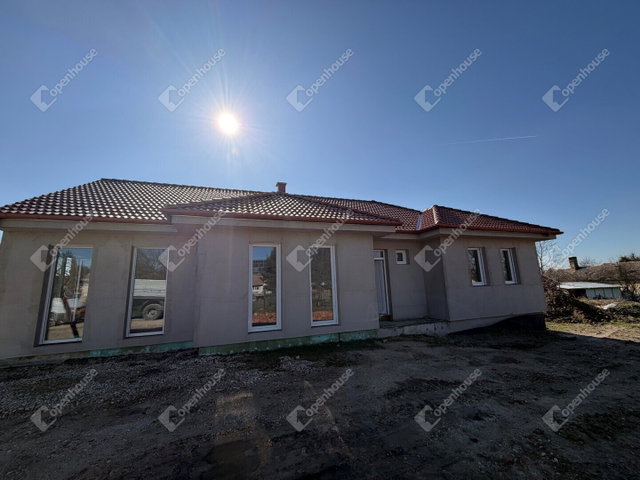 Eladó családi ház, Gyenesdiáson 135 M Ft, 4 szobás